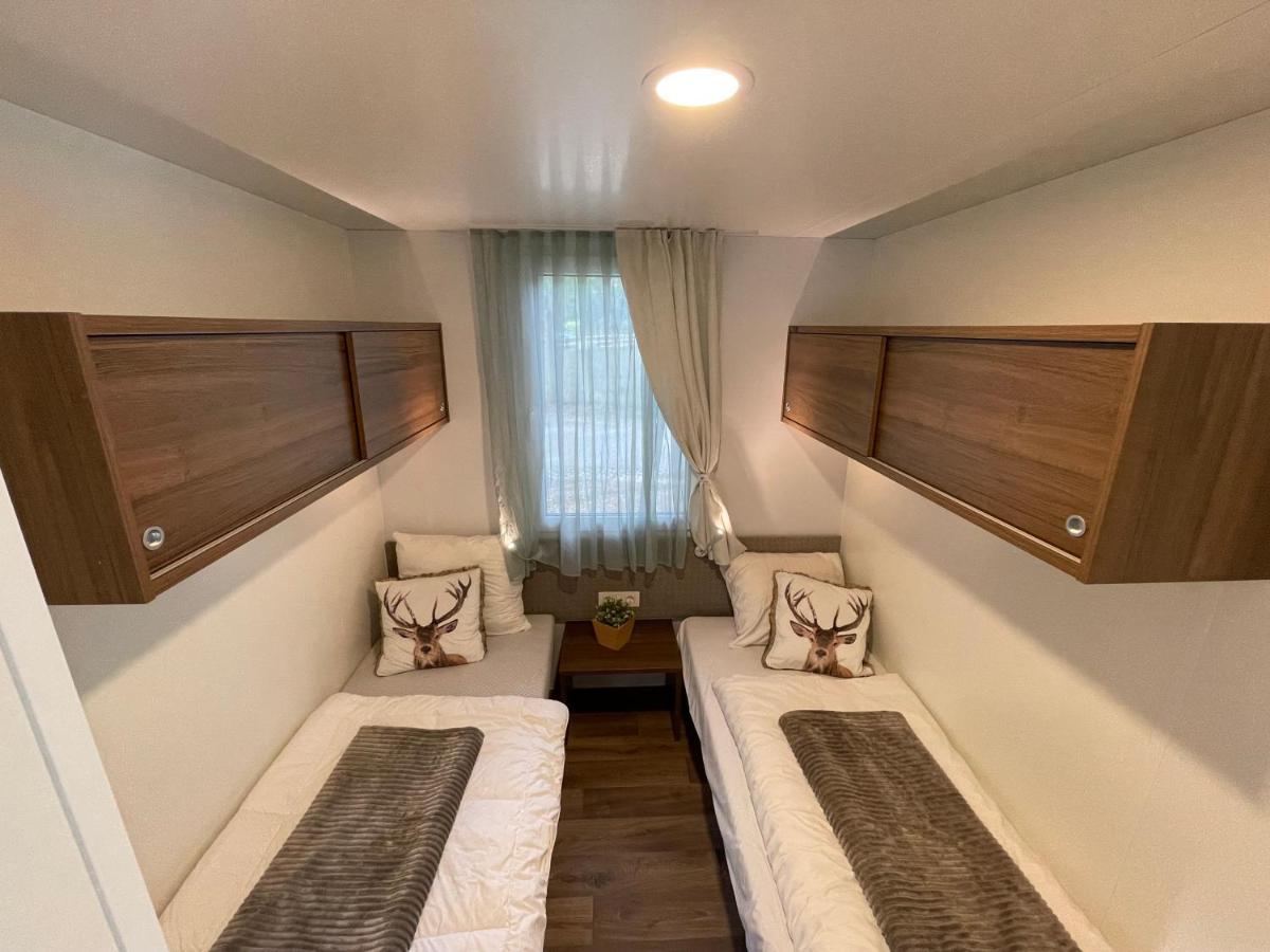 Chalet Het Edelhert Zutendaal Eksteriør billede