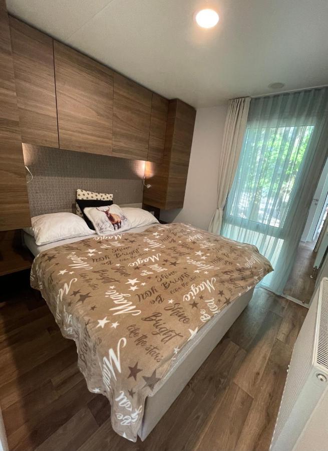 Chalet Het Edelhert Zutendaal Eksteriør billede